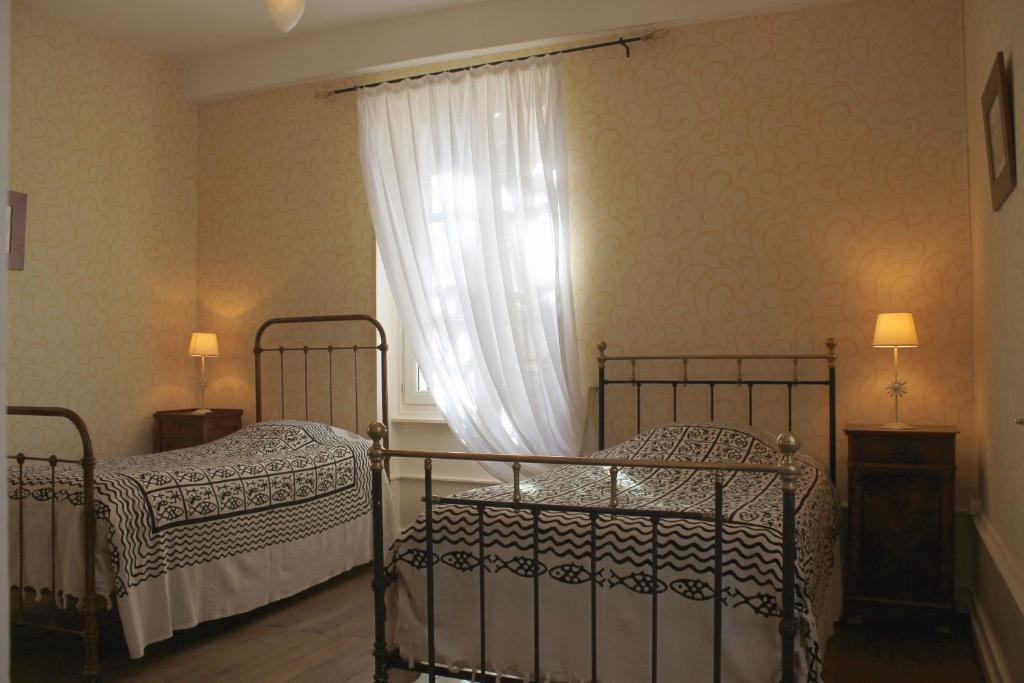 Saint-Germain-du-Bois Chambres D'Hotes La Distillerie B&B الغرفة الصورة